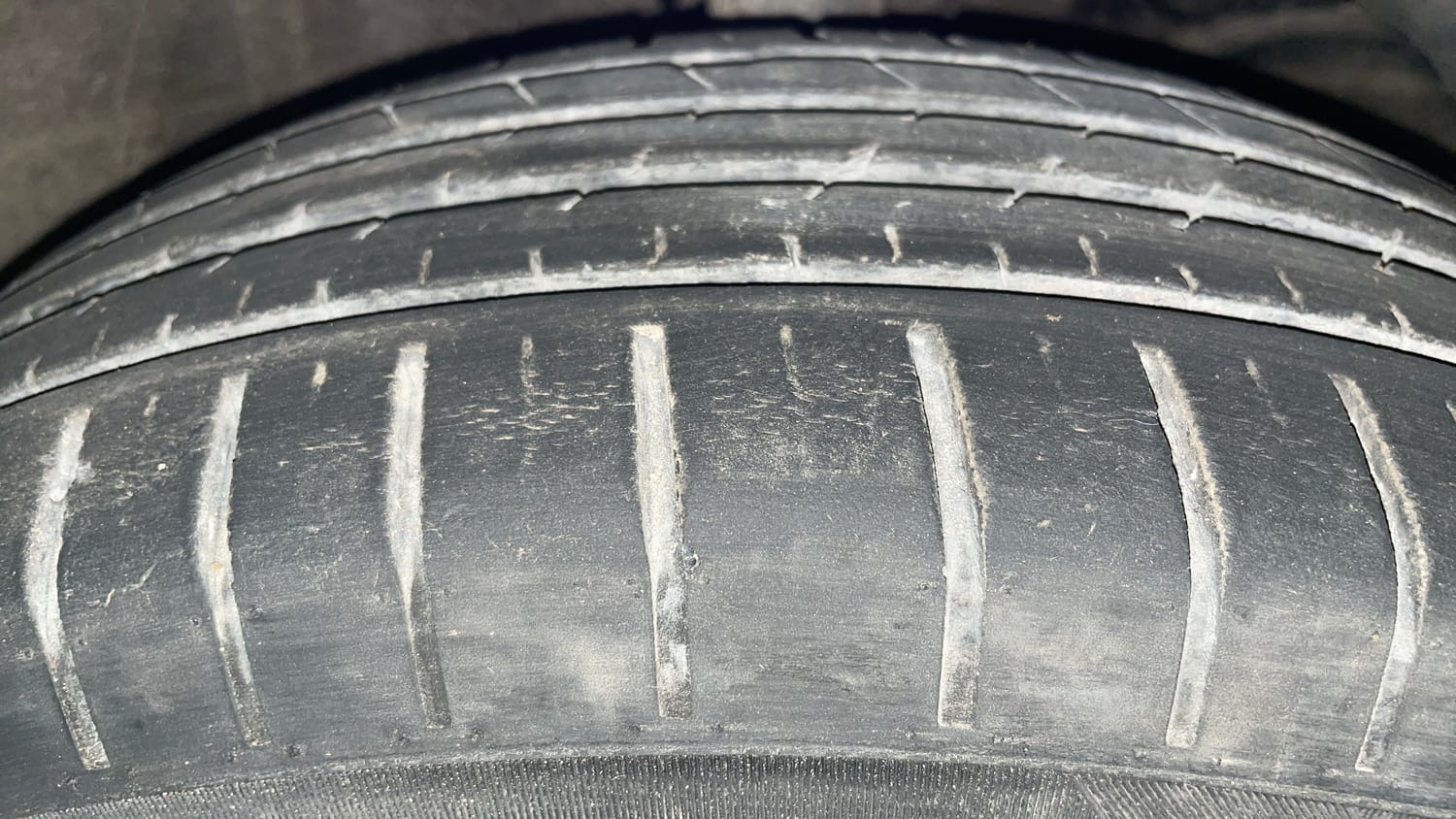Used 2019 Maruti Suzuki Swift ZXi AMT Petrol Automatic tyres RIGHT FRONT TYRE TREAD VIEW