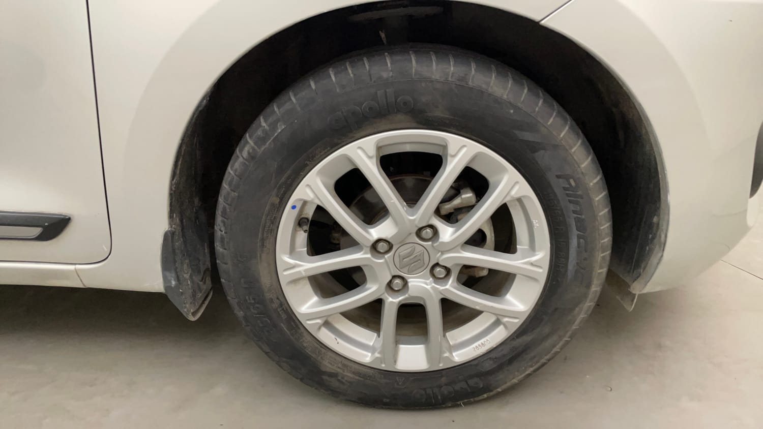 Used 2019 Maruti Suzuki Swift ZXi AMT Petrol Automatic tyres RIGHT FRONT TYRE RIM VIEW