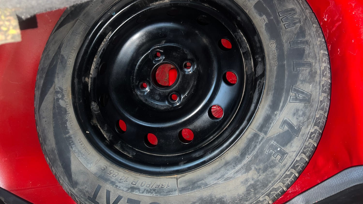 Used 2015 Maruti Suzuki Swift VXi Petrol Manual tyres SPARE TYRE VIEW