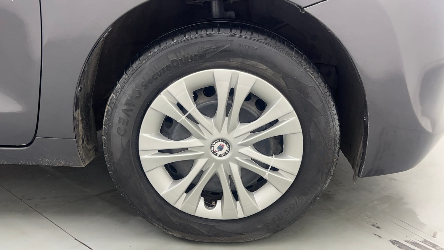 Used 2017 Maruti Suzuki Baleno Delta 1.2 Petrol Manual tyres RIGHT FRONT TYRE RIM VIEW