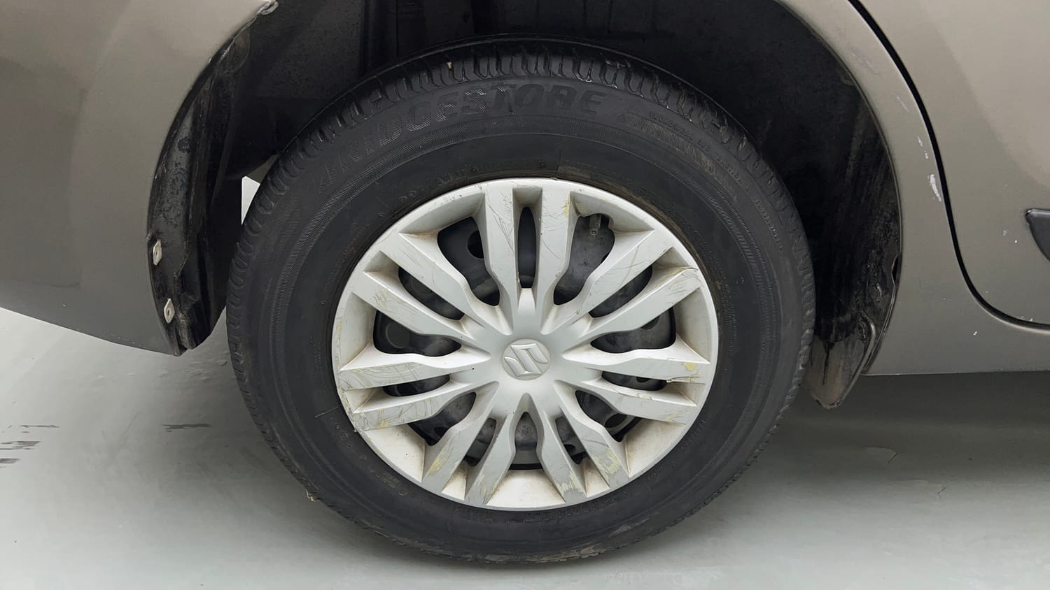 Used 2019 Maruti Suzuki Dzire VXi AMT Petrol Automatic tyres RIGHT REAR TYRE RIM VIEW