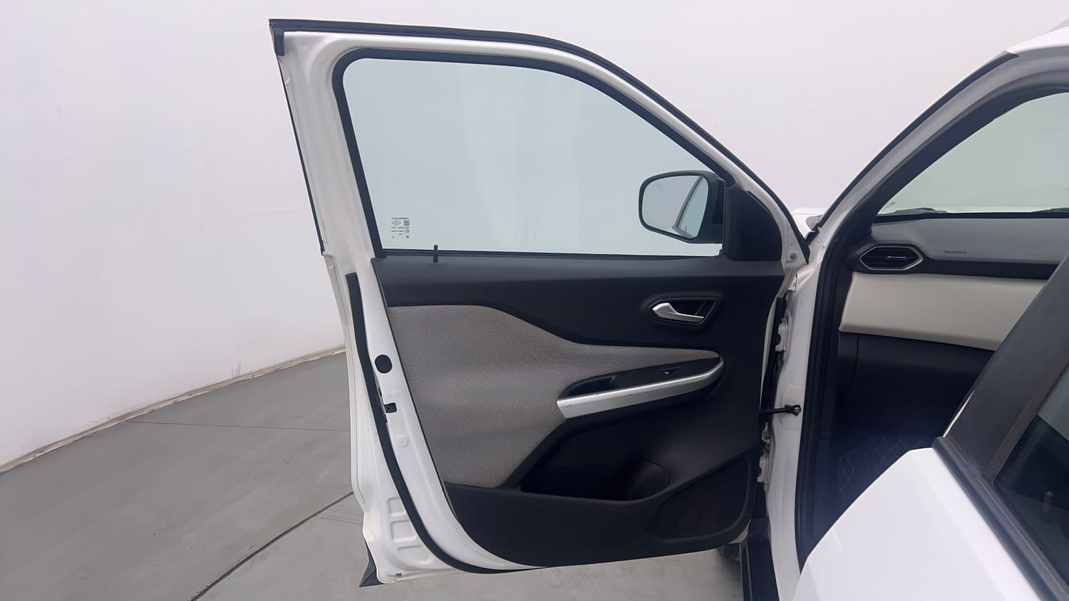 Used 2021 Nissan Magnite XL Petrol Manual interior LEFT FRONT DOOR OPEN VIEW