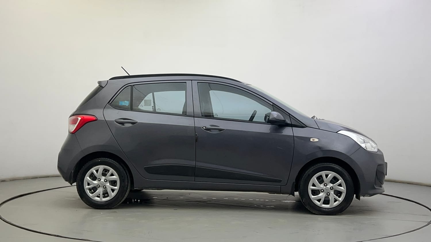 Used 2019 Hyundai Grand i10 Magna 1.2 Kappa VTVT Petrol Manual exterior RIGHT SIDE VIEW