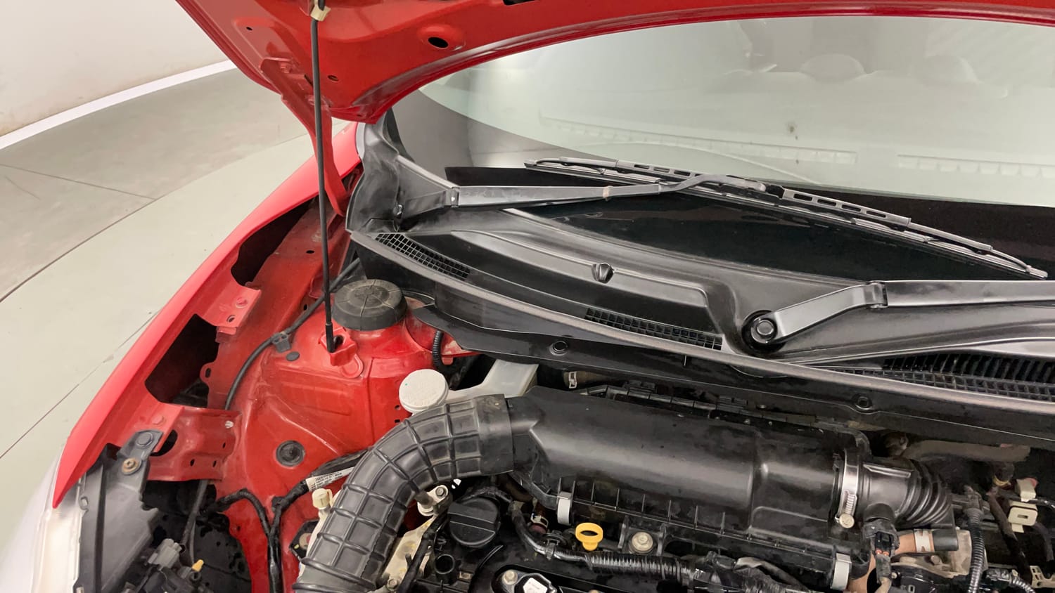 Used 2019 Maruti Suzuki Swift LXi Petrol Manual engine ENGINE RIGHT SIDE HINGE & APRON VIEW