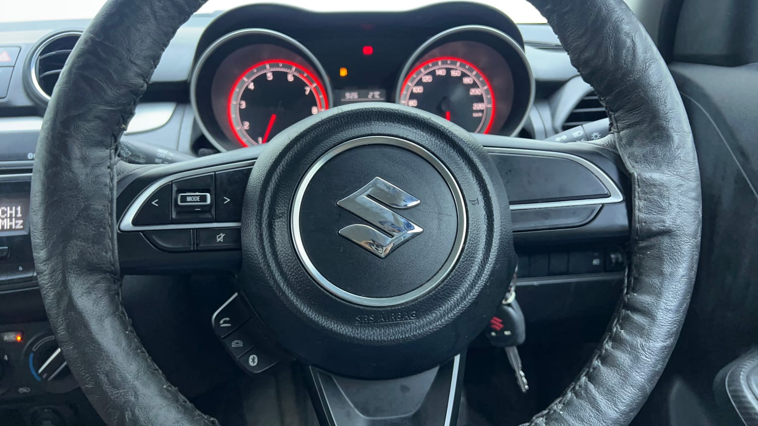 Used 2019 Maruti Suzuki Swift VXi AMT Petrol Automatic top_features Steering mounted controls