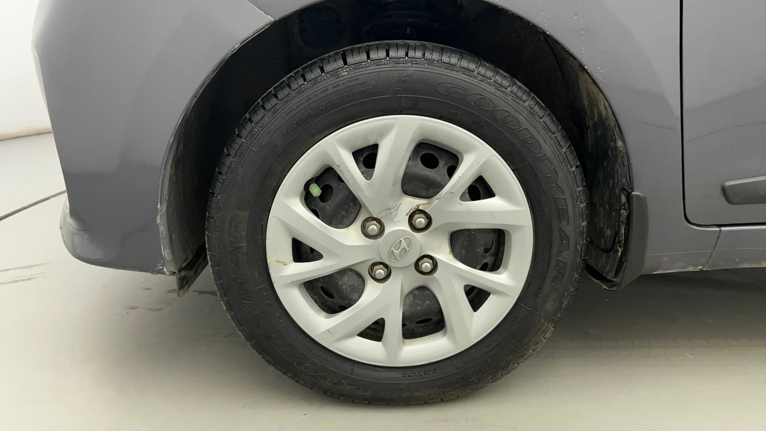 Used 2019 Hyundai Grand i10 Magna 1.2 Kappa VTVT Petrol Manual tyres LEFT FRONT TYRE RIM VIEW