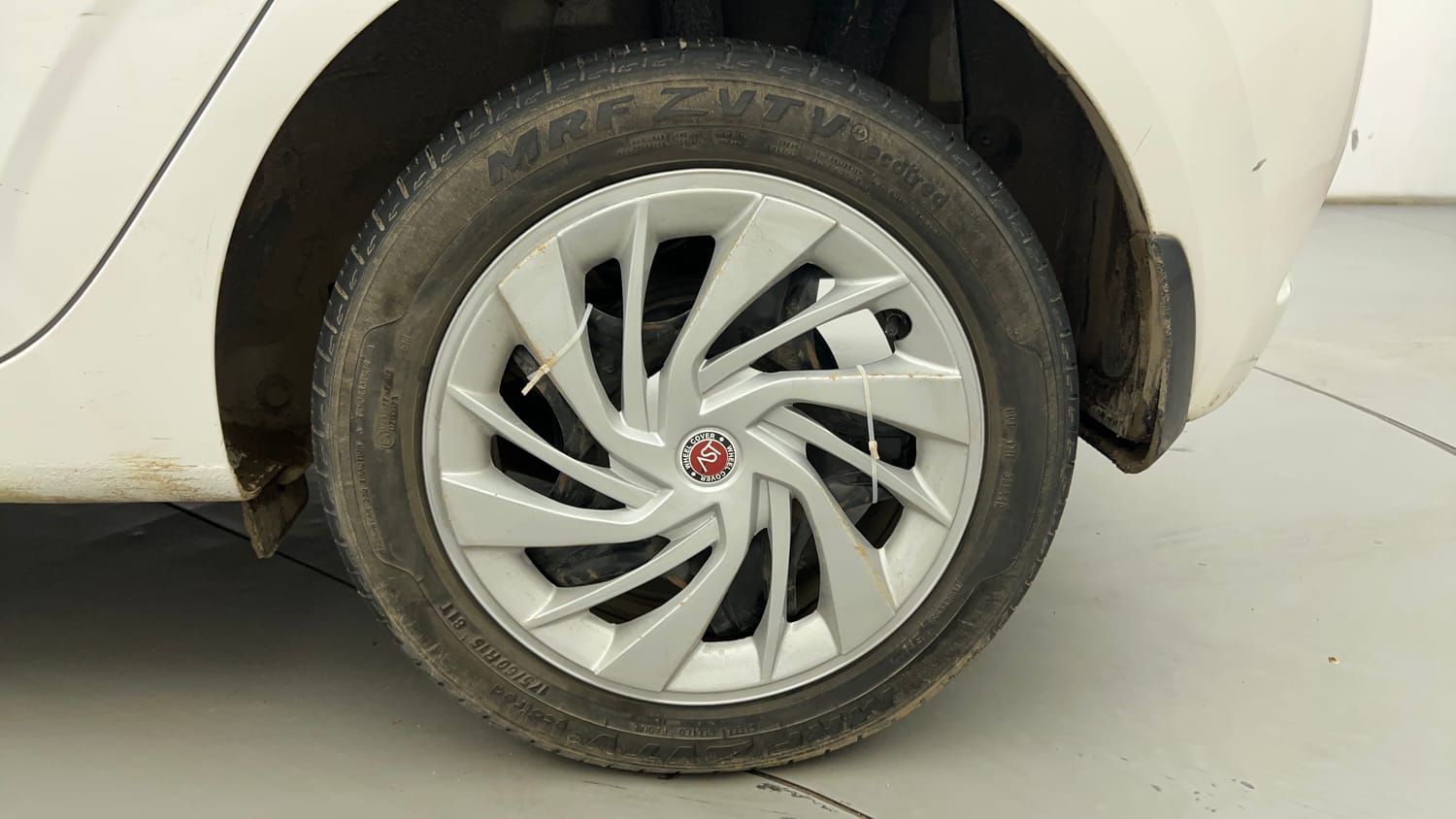 Used 2024 Hyundai Grand i10 Nios Sportz 1.2 Kappa CNG Cng Manual tyres LEFT REAR TYRE RIM VIEW