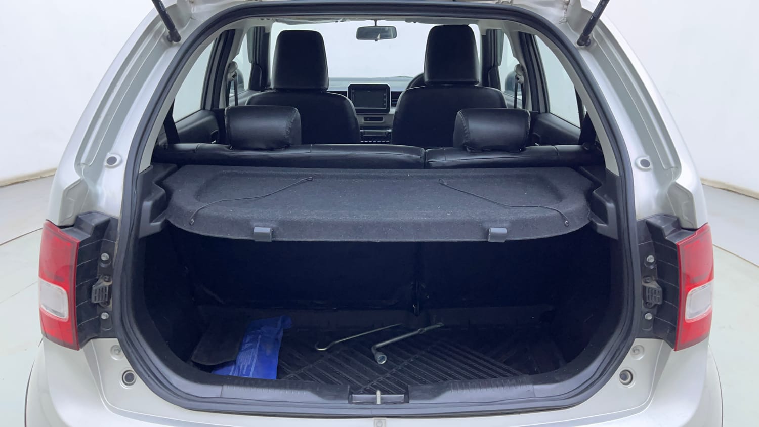 Used 2020 Maruti Suzuki Ignis Alpha 1.2 AMT Petrol Automatic interior DICKY INSIDE VIEW