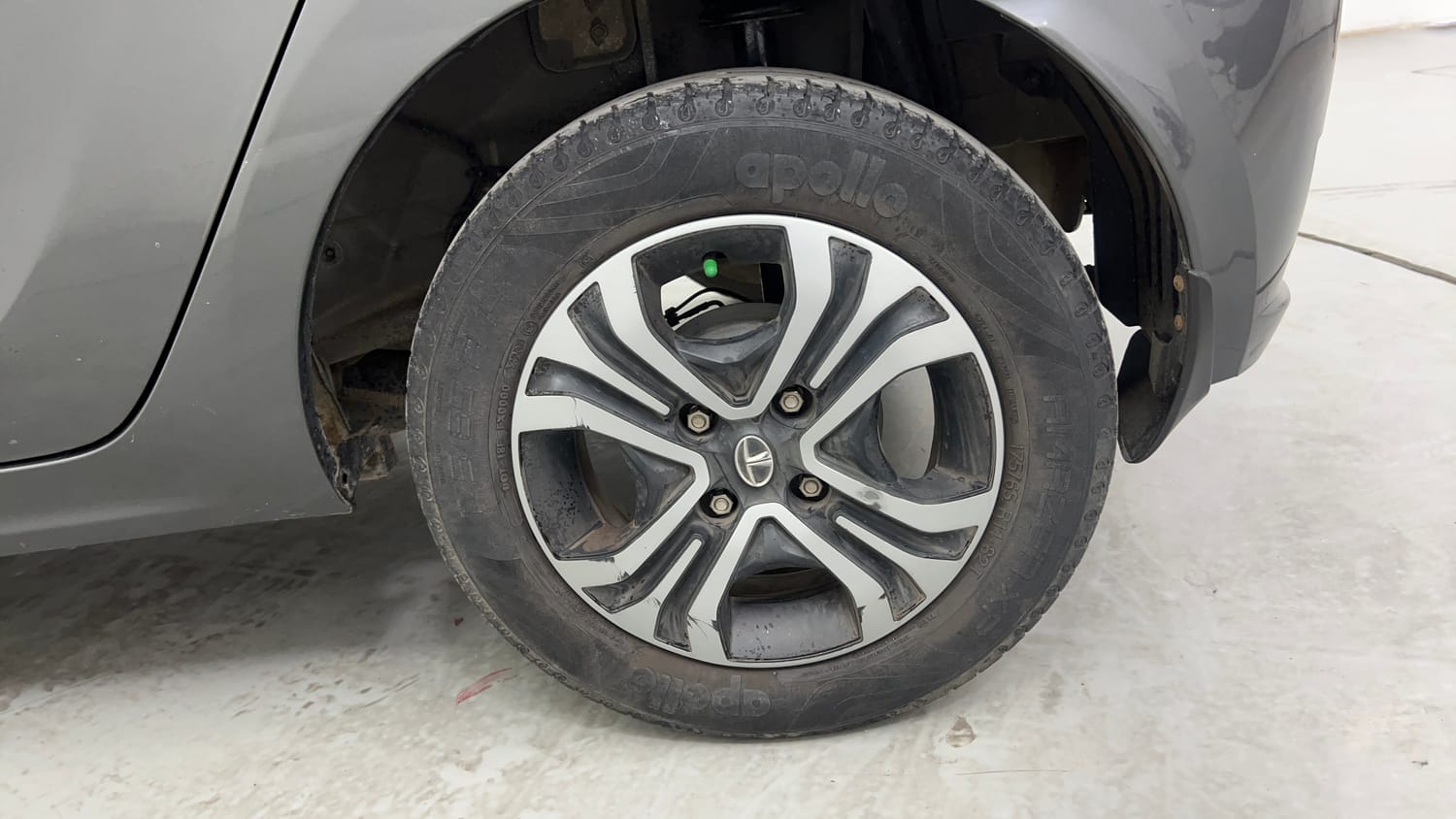 Used 2020 Tata Tiago Revotron XZ Petrol Manual tyres LEFT REAR TYRE RIM VIEW
