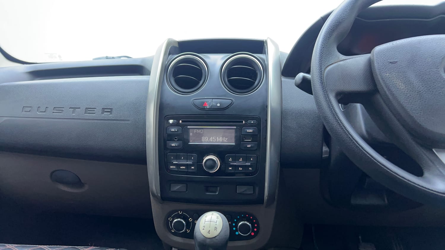 Used 2018 Renault Duster RXL Petrol Petrol Manual interior MUSIC SYSTEM & AC CONTROL VIEW