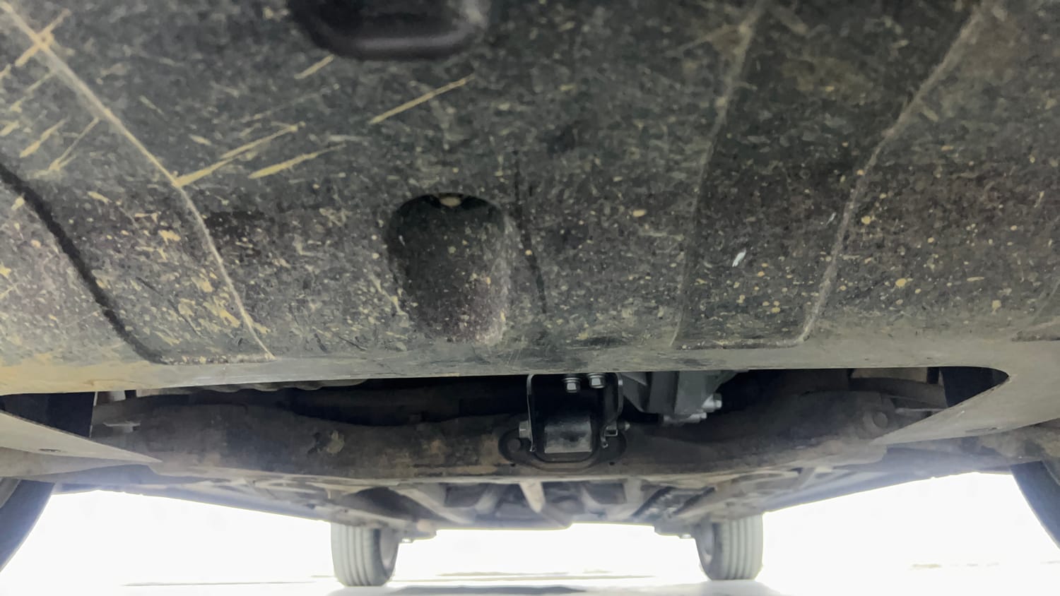 Used 2017 Hyundai Elite i20 Asta 1.2 Petrol Manual extra FRONT LEFT UNDERBODY VIEW