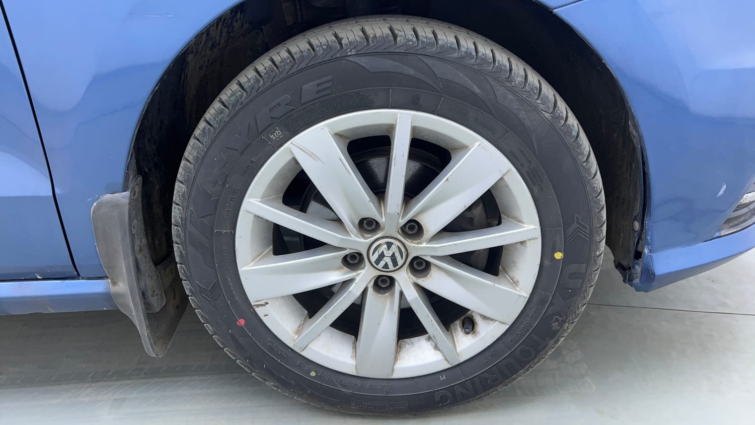 Used 2017 Volkswagen Ameo Highline1.2L (P) Petrol Manual tyres RIGHT FRONT TYRE RIM VIEW