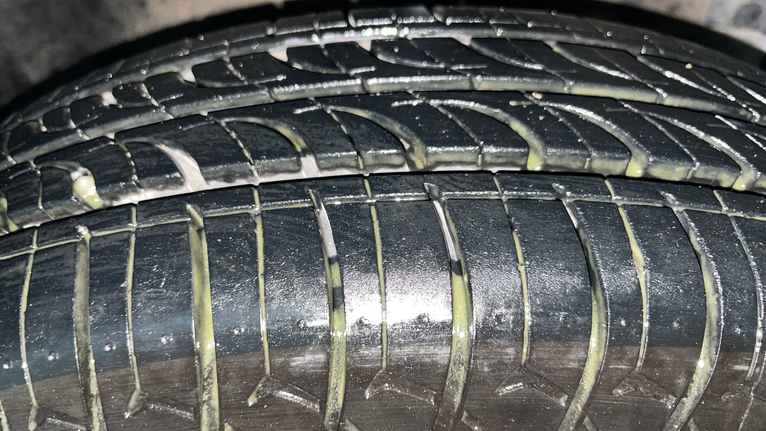Used 2015 Maruti Suzuki Swift Dzire VXI Petrol Manual tyres RIGHT FRONT TYRE TREAD VIEW