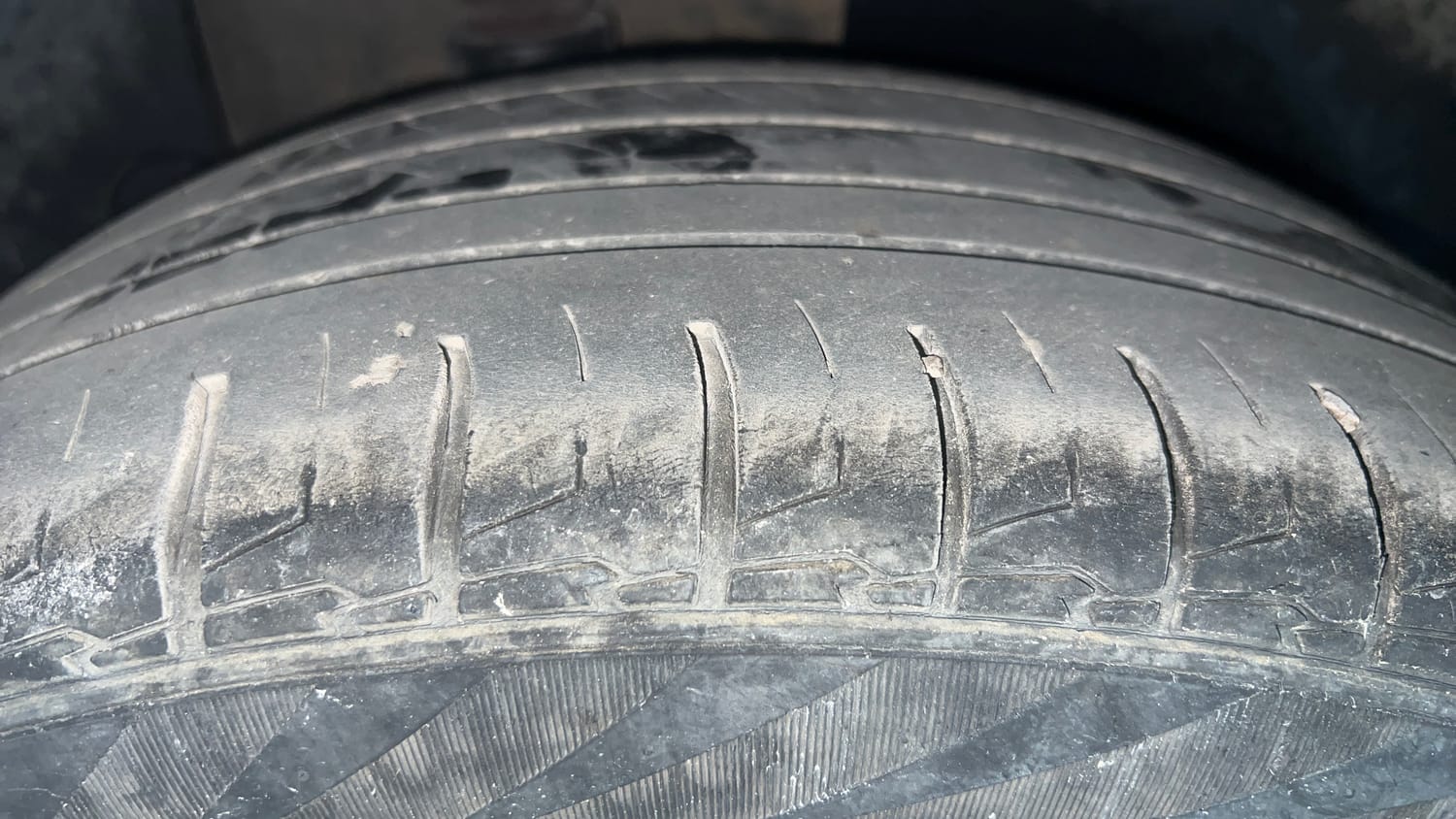 Used 2022 Kia Seltos X Line 1.5 Diesel AT Diesel Automatic tyres RIGHT REAR TYRE TREAD VIEW