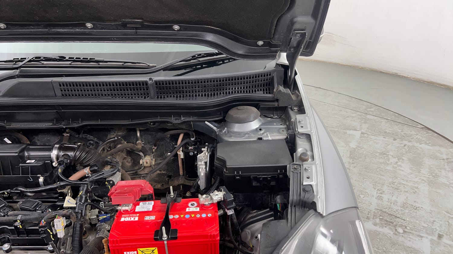 Used 2022 Maruti Suzuki S-Cross Alpha AT Petrol Automatic engine ENGINE LEFT SIDE HINGE & APRON VIEW