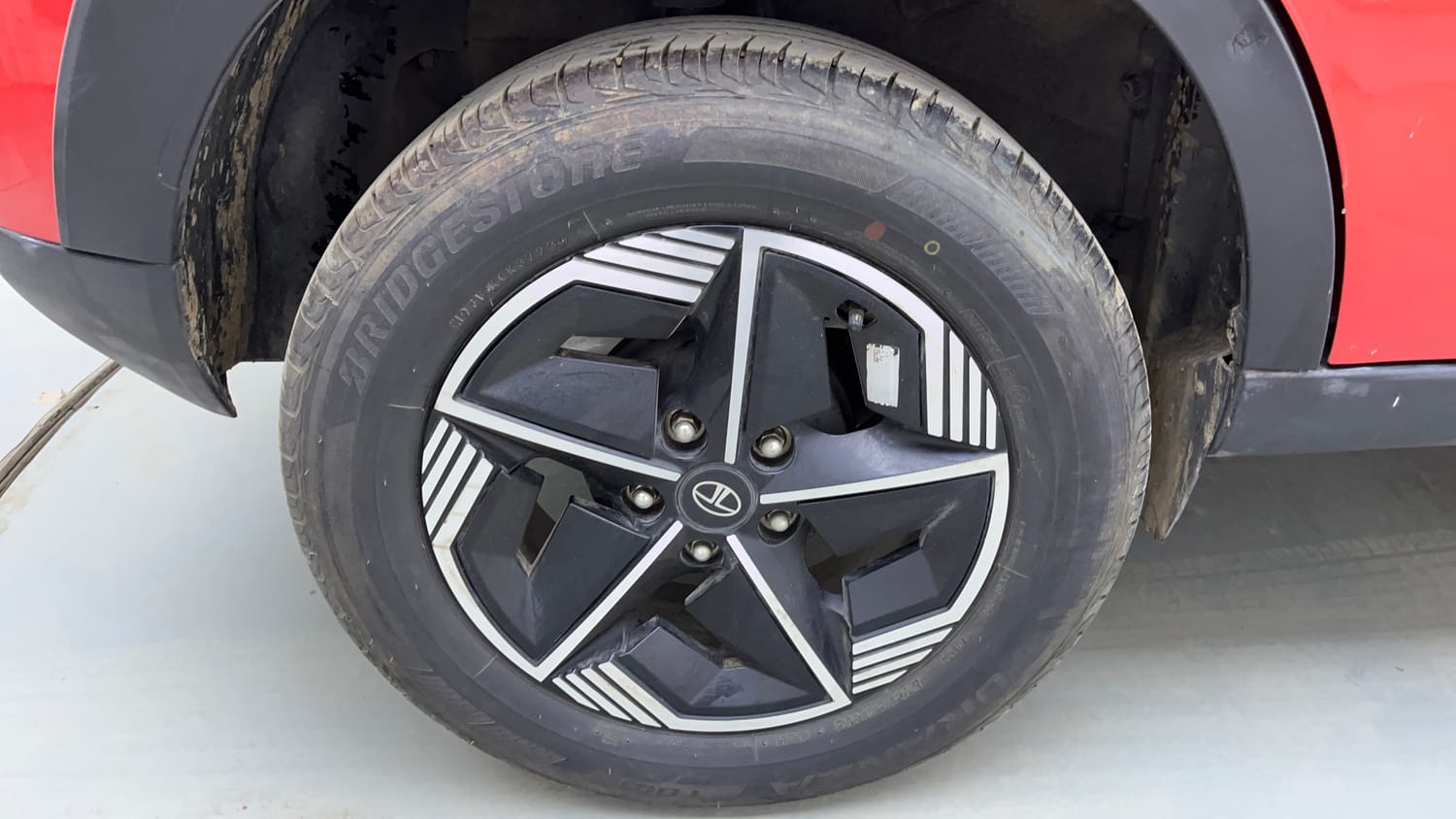 Used 2024 Tata Nexon Fearless Plus S 1.2 Revotron Petrol 6MT DT Petrol Manual tyres RIGHT REAR TYRE RIM VIEW