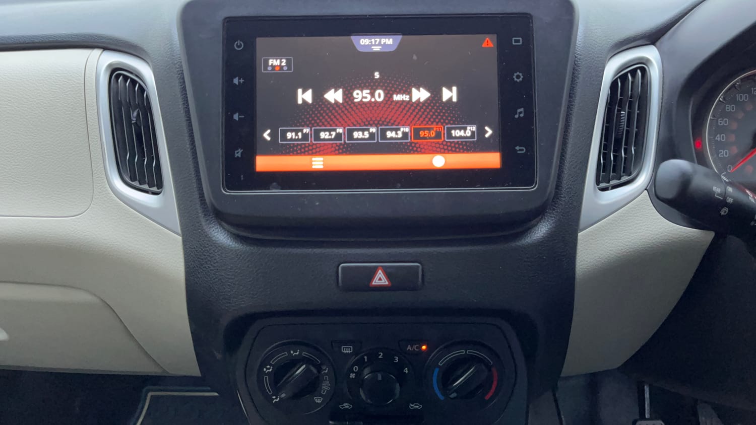 Used 2022 Maruti Suzuki Wagon R ZXi 1.2 Petrol Manual interior MUSIC SYSTEM & AC CONTROL VIEW