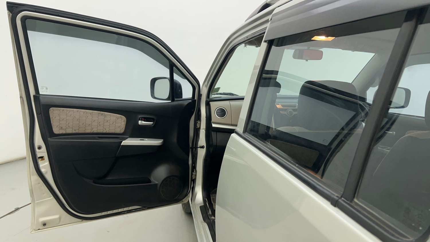 Used 2016 Maruti Suzuki Wagon R 1.0 VXI Petrol + CNG (Outside Fitted) Cng Manual interior LEFT FRONT DOOR OPEN VIEW
