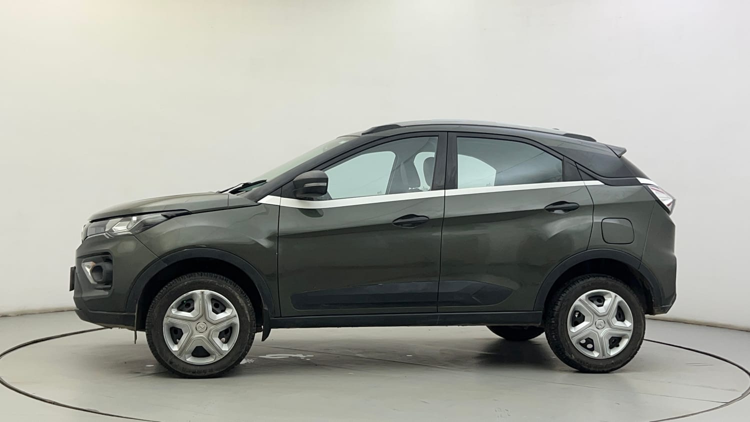 Used 2021 Tata Nexon XM Petrol Manual exterior LEFT SIDE VIEW