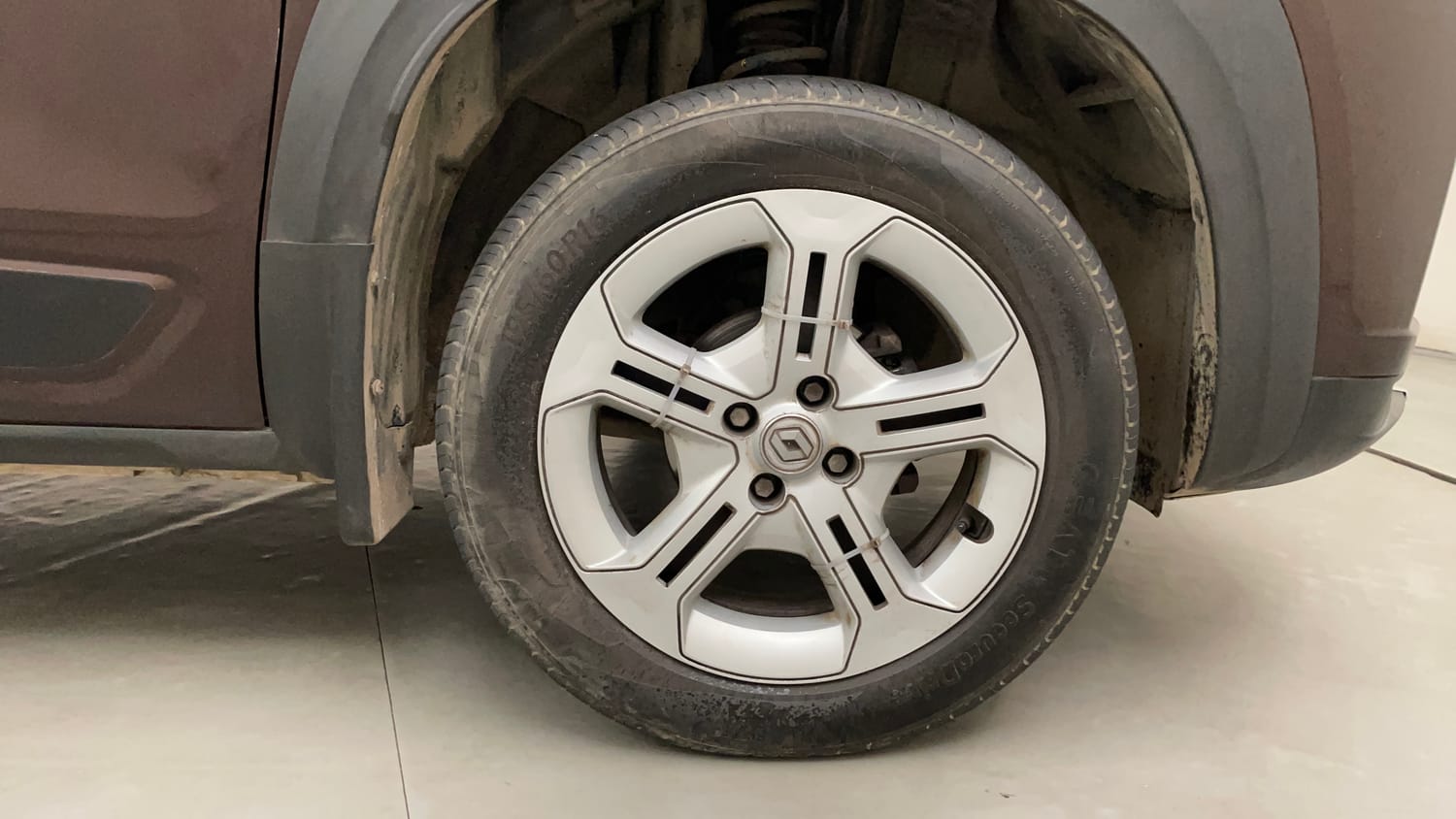 Used 2022 Renault Kiger RXT AMT Petrol Automatic tyres RIGHT FRONT TYRE RIM VIEW