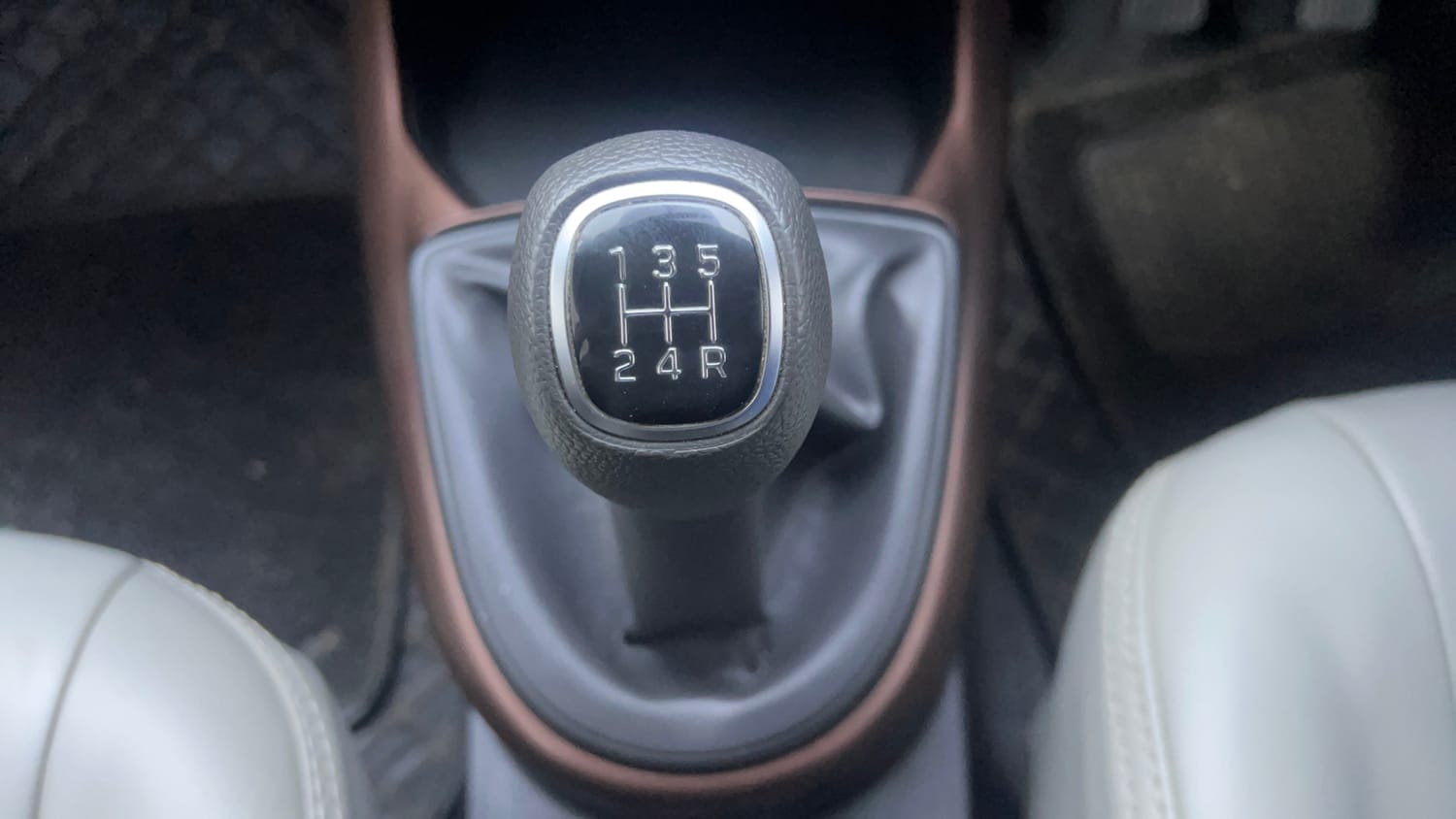 Used 2020 Hyundai Aura SX 1.2 Petrol Petrol Manual interior GEAR  KNOB VIEW