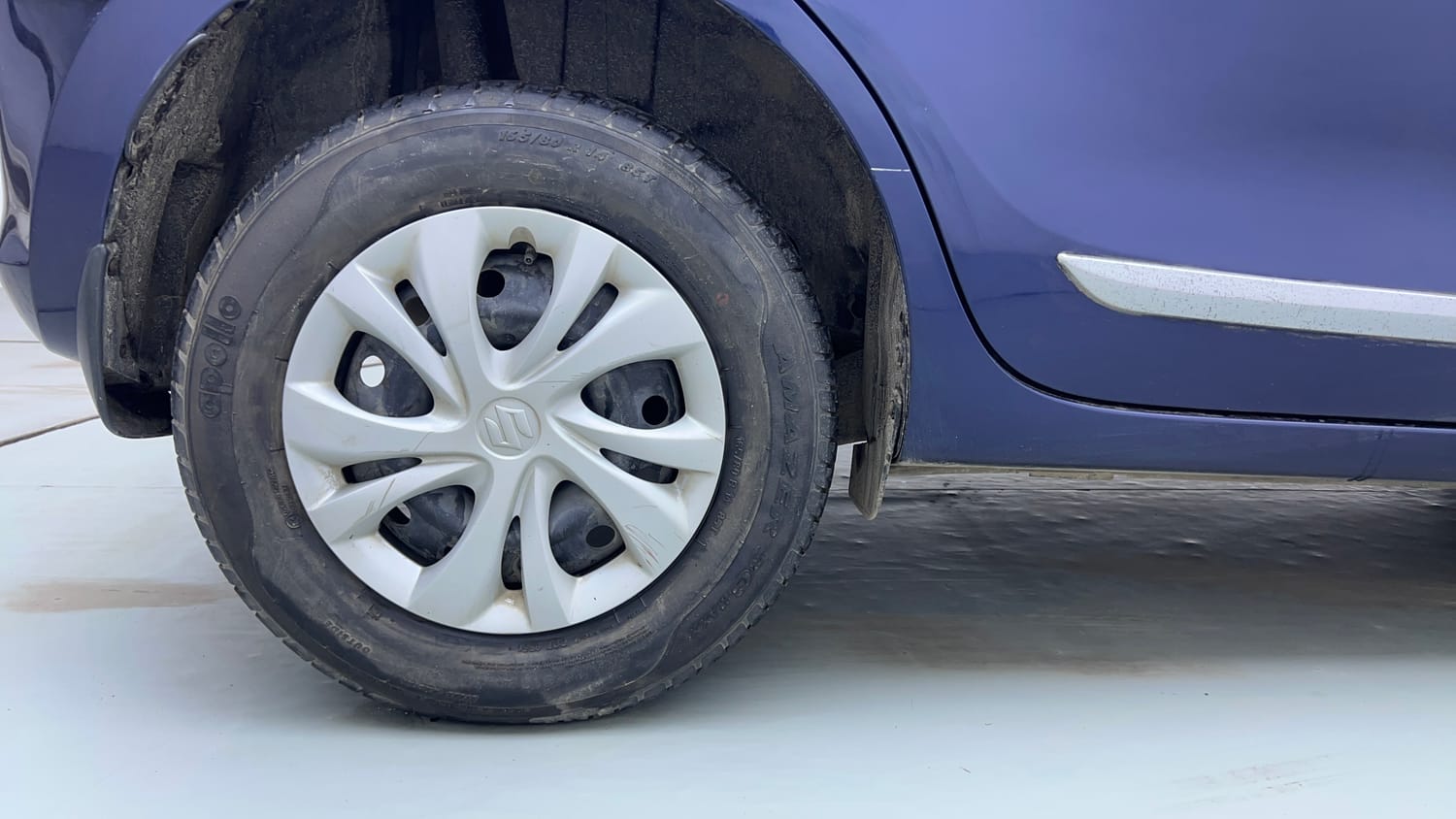 Used 2019 Maruti Suzuki Swift VXi AMT Petrol Automatic tyres RIGHT REAR TYRE RIM VIEW