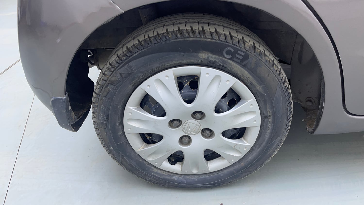 Used 2013 Honda Brio S(O)MT Petrol Manual tyres RIGHT REAR TYRE RIM VIEW