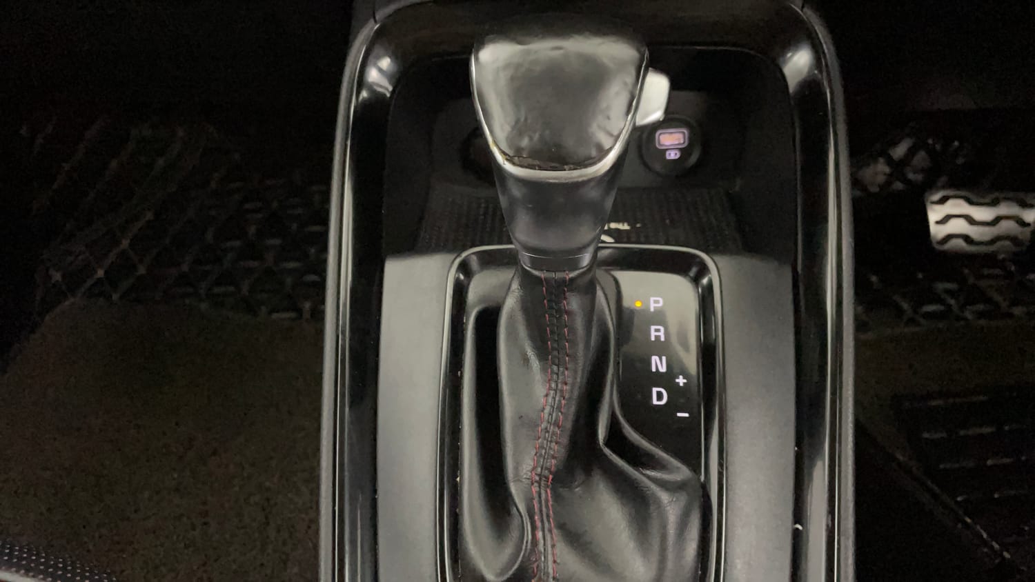 Used 2020 Kia Sonet GTX Plus 1.0 DCT Petrol Automatic interior GEAR  KNOB VIEW