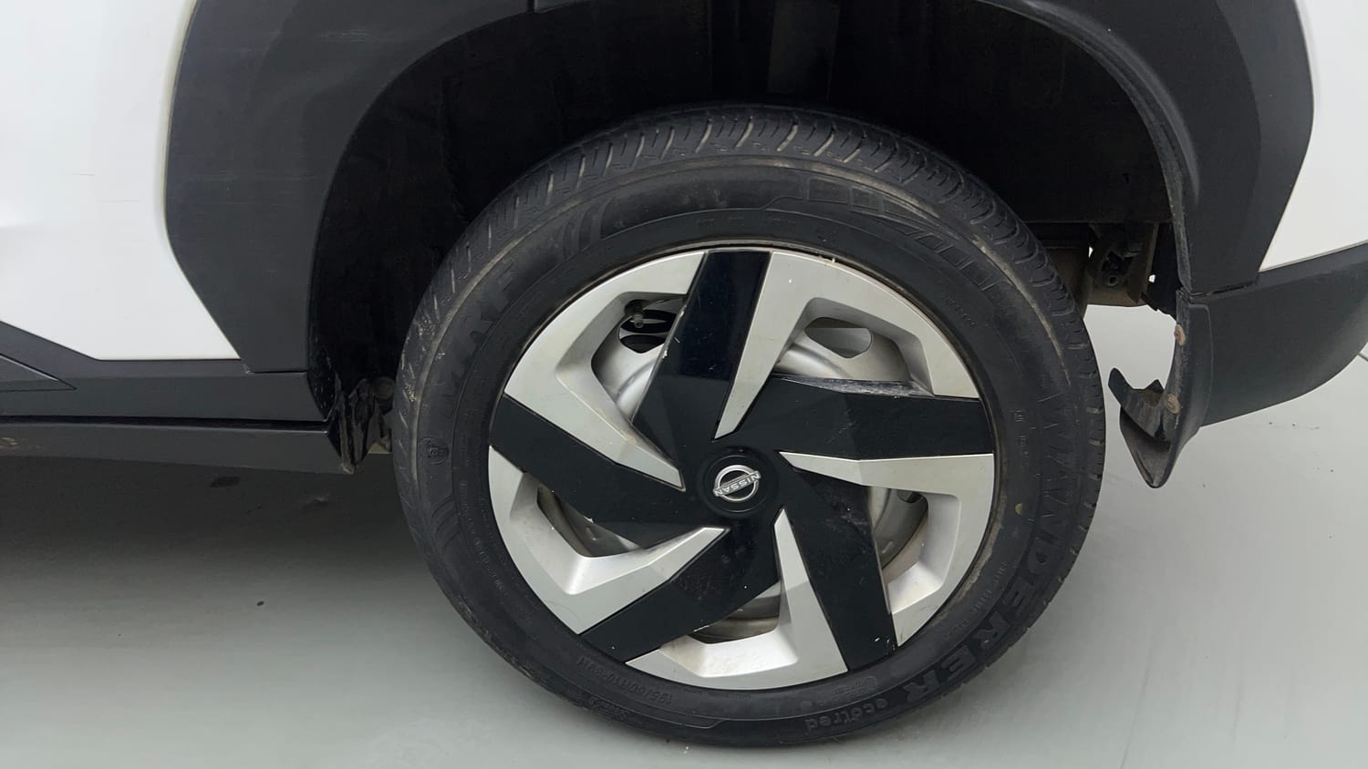 Used 2024 Nissan Magnite XE AMT Petrol Automatic tyres LEFT REAR TYRE RIM VIEW
