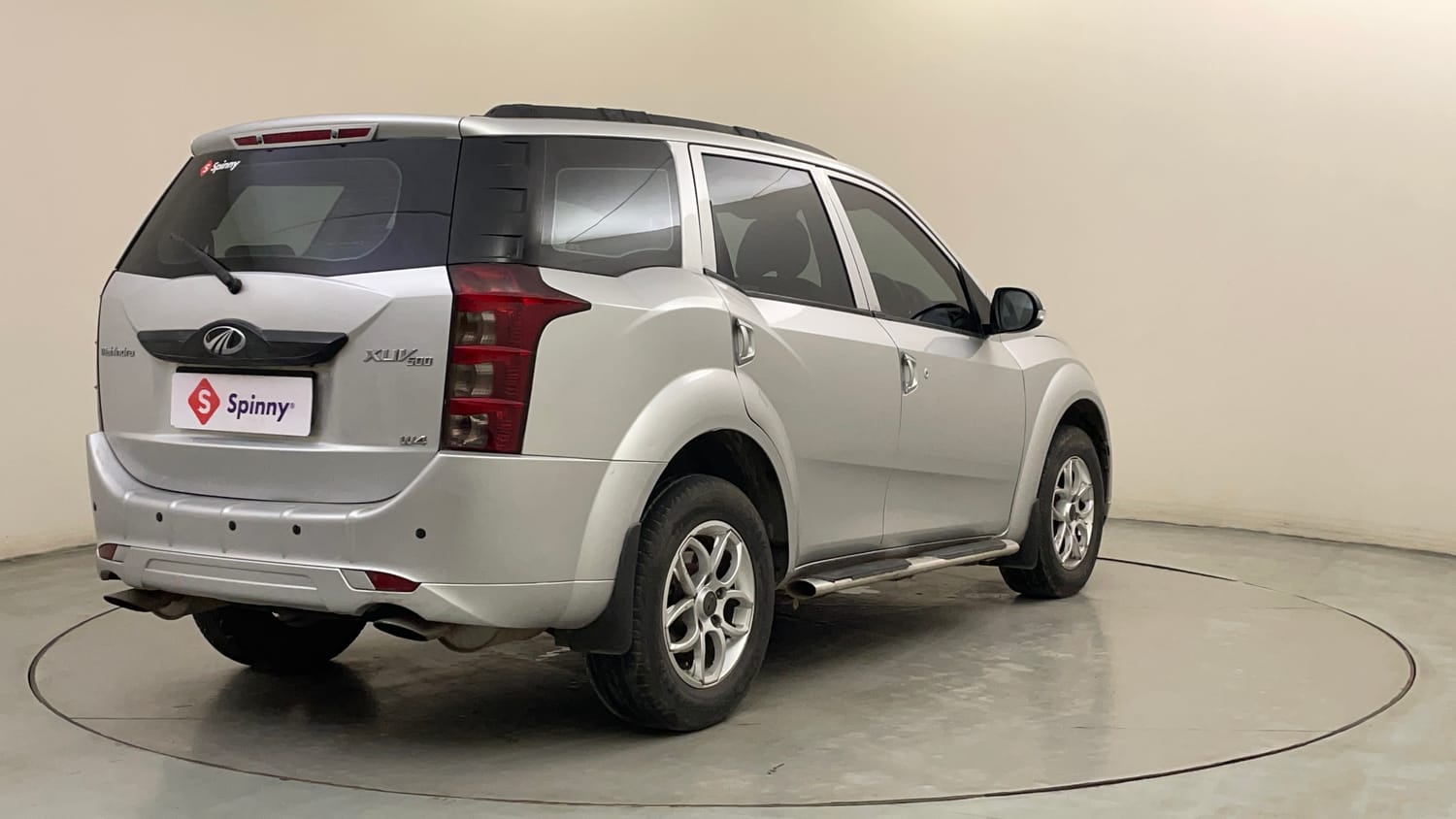 Used 2016 Mahindra XUV500 W4 Diesel Manual exterior RIGHT REAR CORNER VIEW