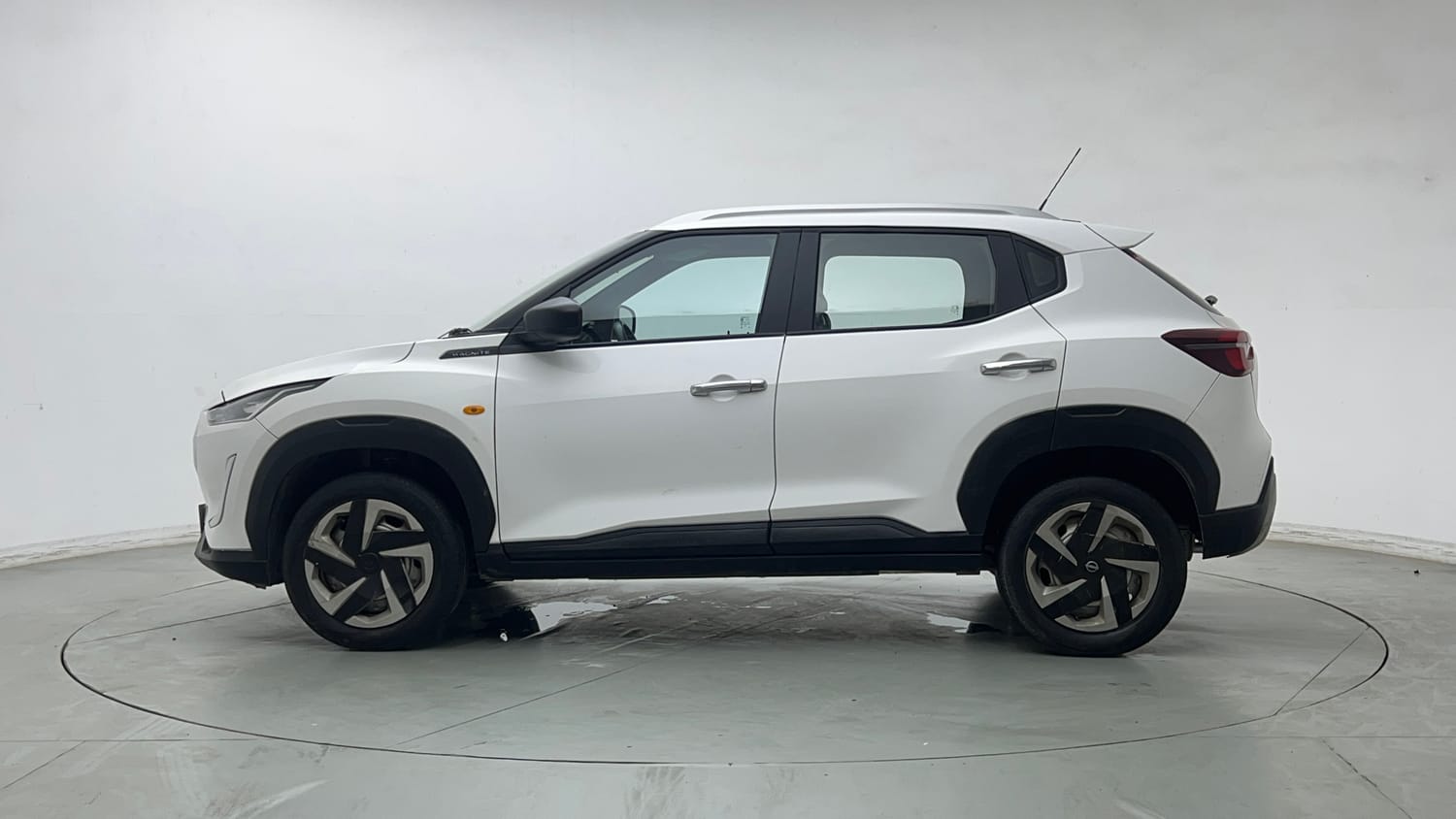 Used 2022 Nissan Magnite XE Petrol Manual exterior LEFT SIDE VIEW
