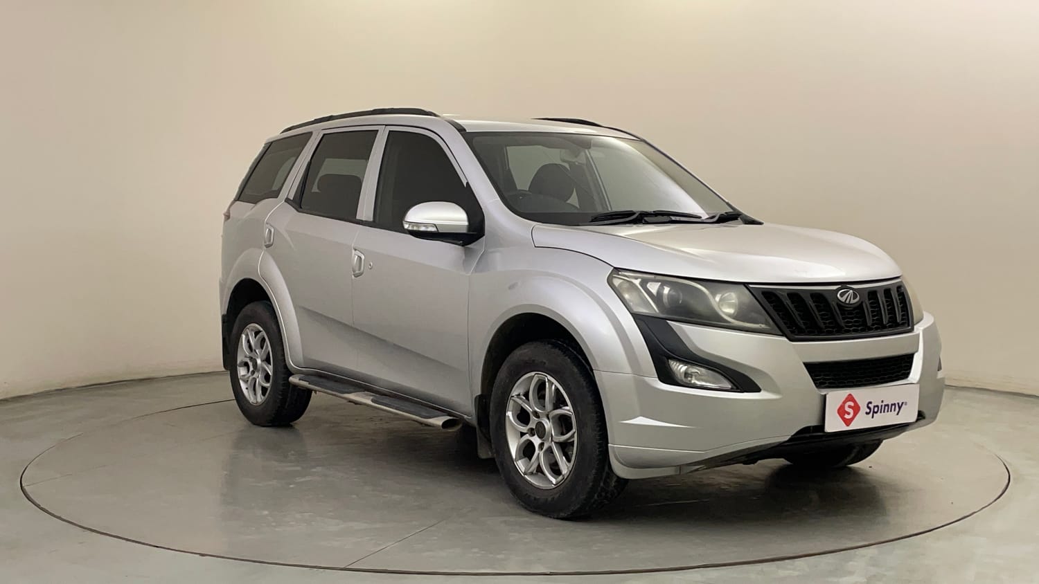 Used 2016 Mahindra XUV500 W4 Diesel Manual exterior RIGHT FRONT CORNER VIEW