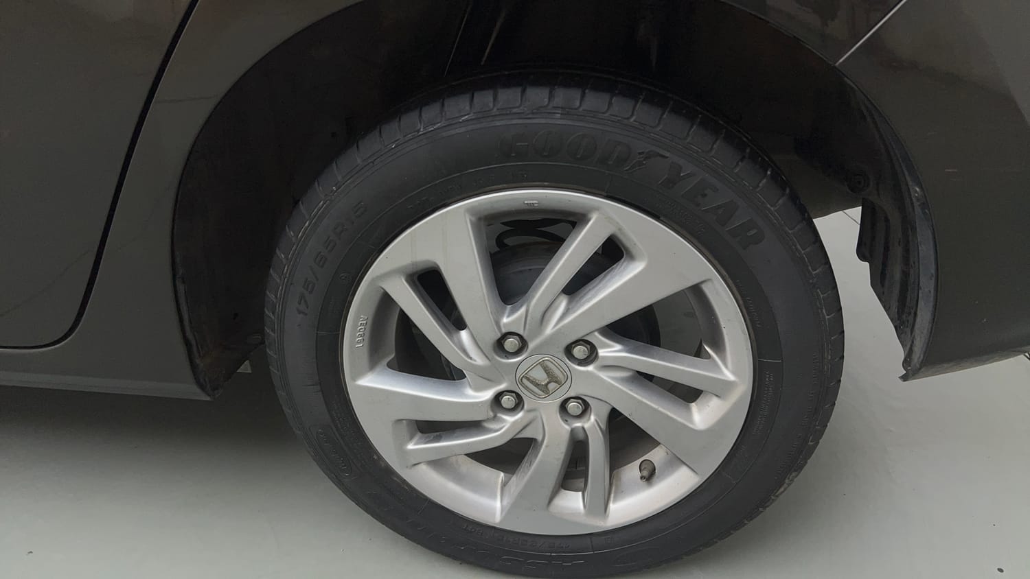 Used 2022 Honda Jazz VX CVT Petrol Automatic tyres LEFT REAR TYRE RIM VIEW