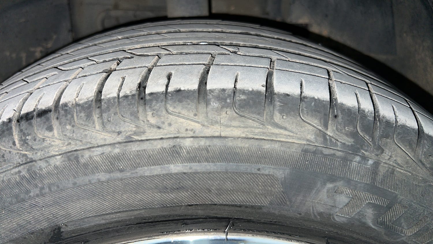 Used 2021 Tata Nexon XZA Plus Petrol Automatic tyres RIGHT FRONT TYRE TREAD VIEW