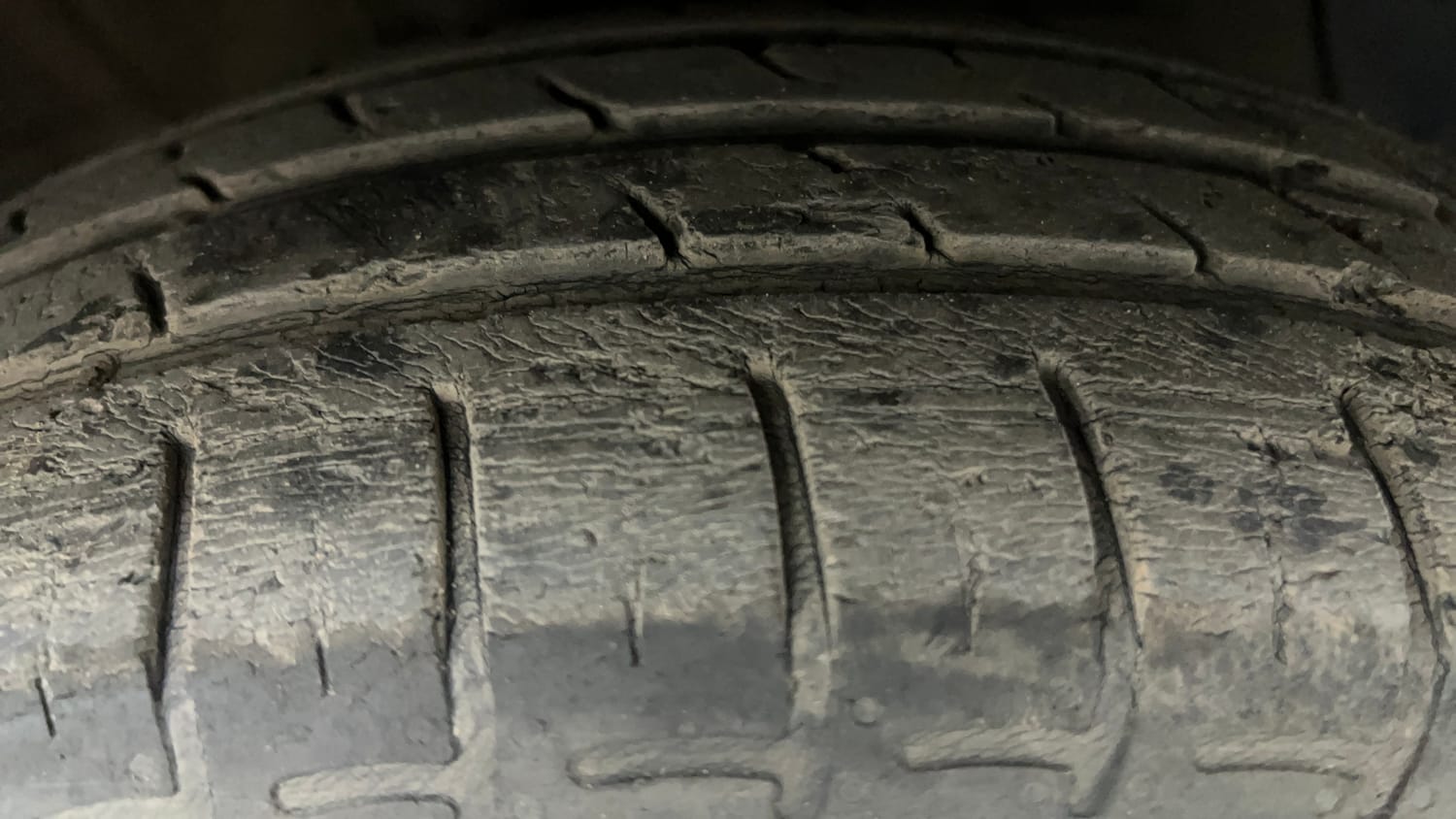 Used 2020 Hyundai Grand i10 Nios Sportz Petrol+cng(outside fitted) Cng Manual tyres RIGHT FRONT TYRE TREAD VIEW