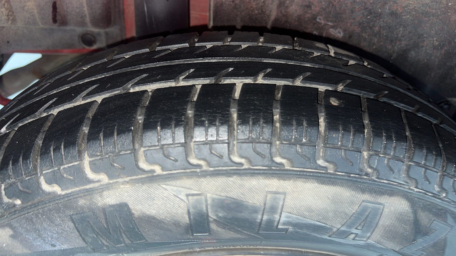 Used 2015 Maruti Suzuki Swift VXi Petrol Manual tyres RIGHT REAR TYRE TREAD VIEW