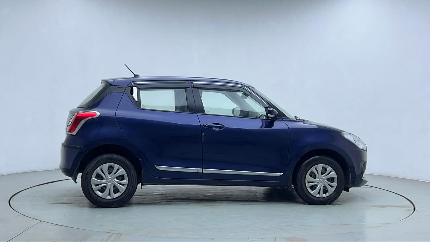Used 2019 Maruti Suzuki Swift VXi AMT Petrol Automatic exterior RIGHT SIDE VIEW