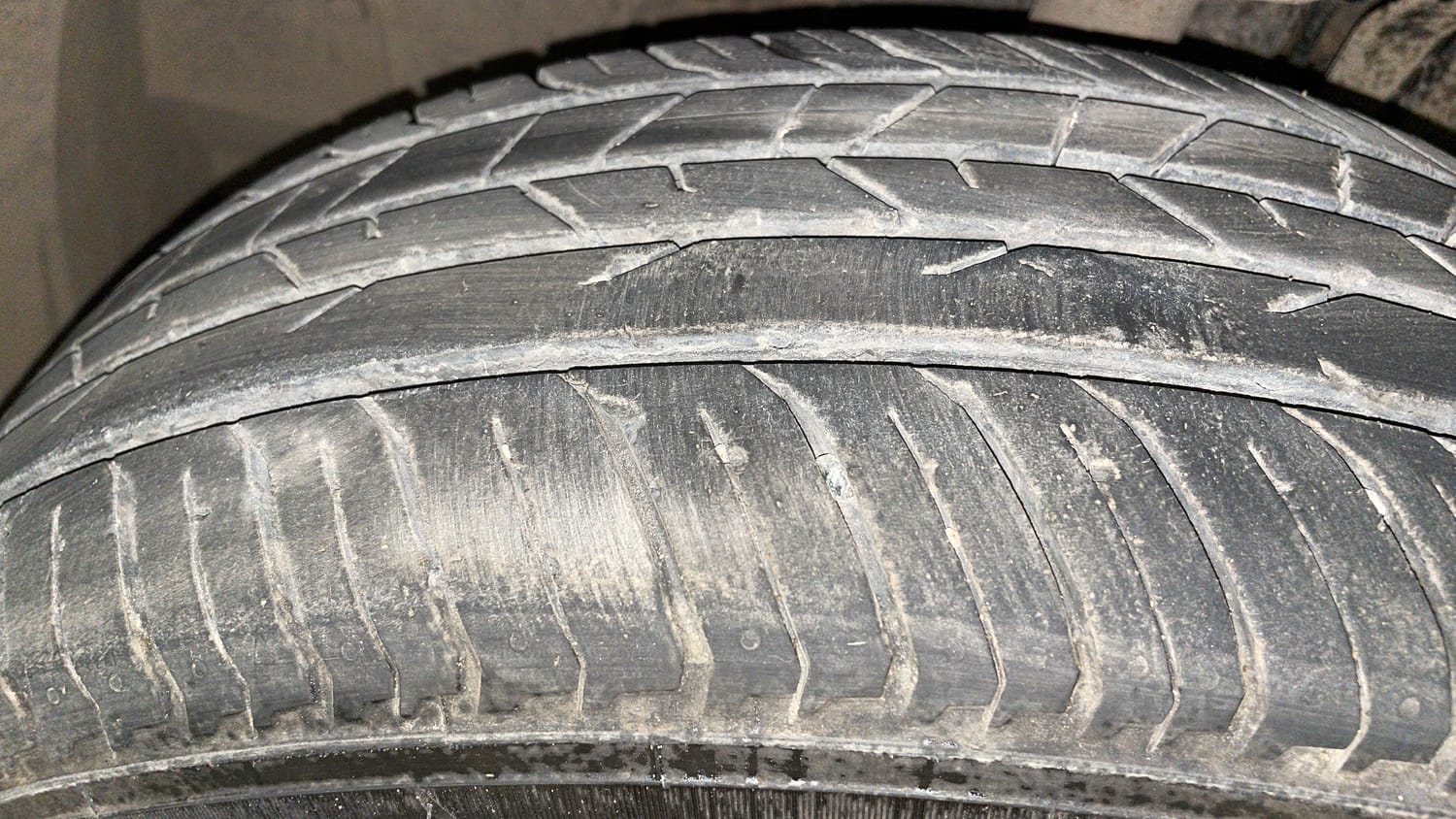 Used 2022 Renault Kiger RXT AMT Petrol Automatic tyres LEFT FRONT TYRE TREAD VIEW