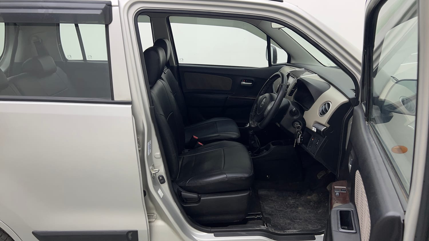 Used 2016 Maruti Suzuki Wagon R LXI Petrol Manual interior RIGHT SIDE FRONT DOOR CABIN VIEW