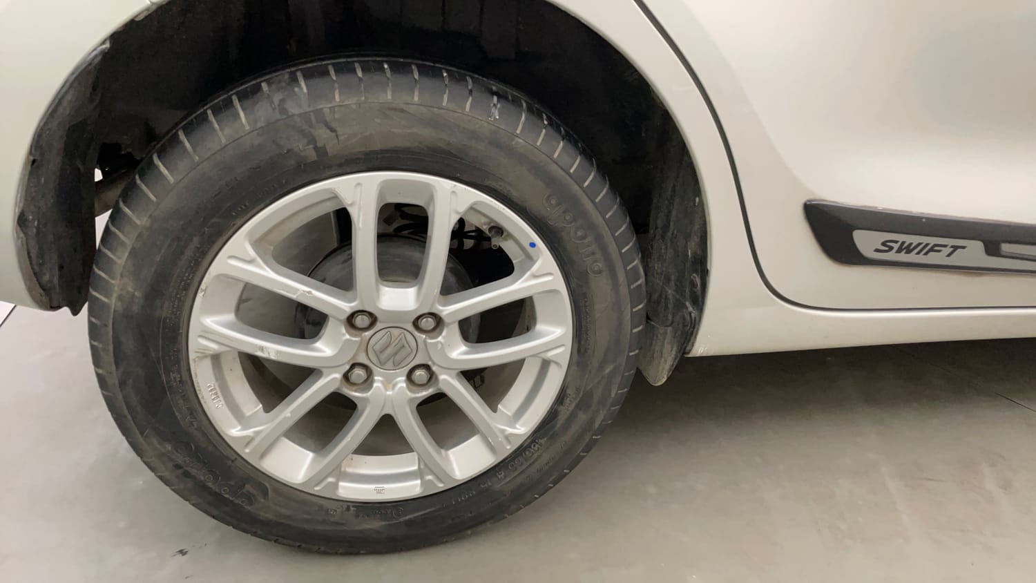 Used 2019 Maruti Suzuki Swift ZXi AMT Petrol Automatic tyres RIGHT REAR TYRE RIM VIEW