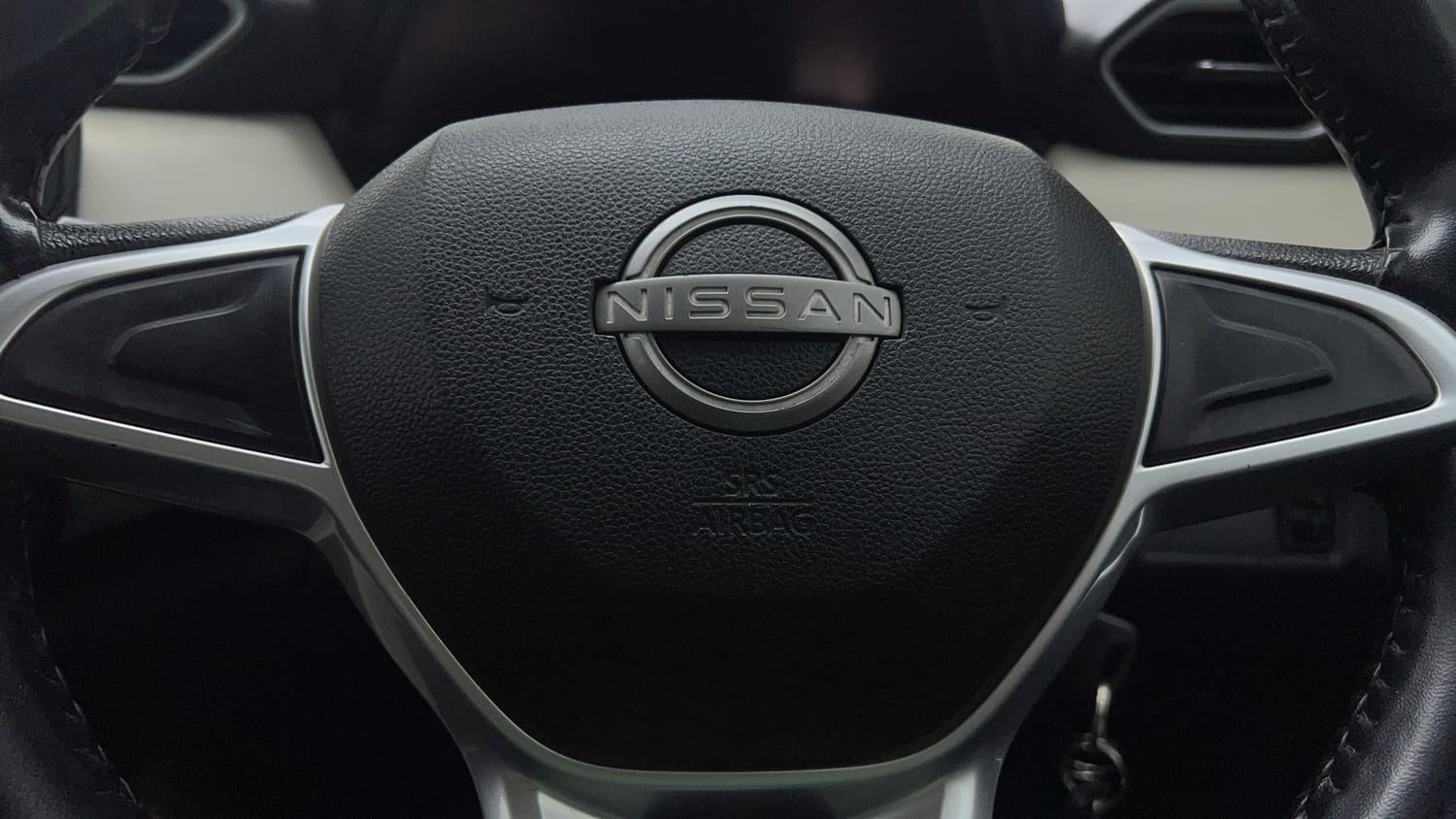 Used 2022 Nissan Magnite XE Petrol Manual top_features Airbags