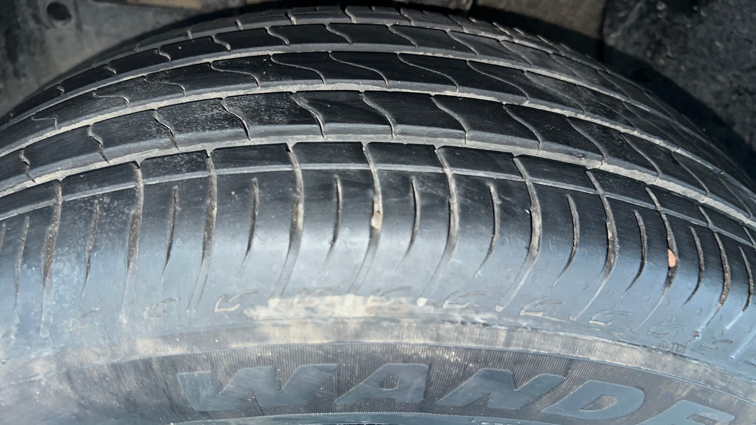 Used 2024 Maruti Suzuki Brezza ZXi Petrol Manual tyres LEFT FRONT TYRE TREAD VIEW
