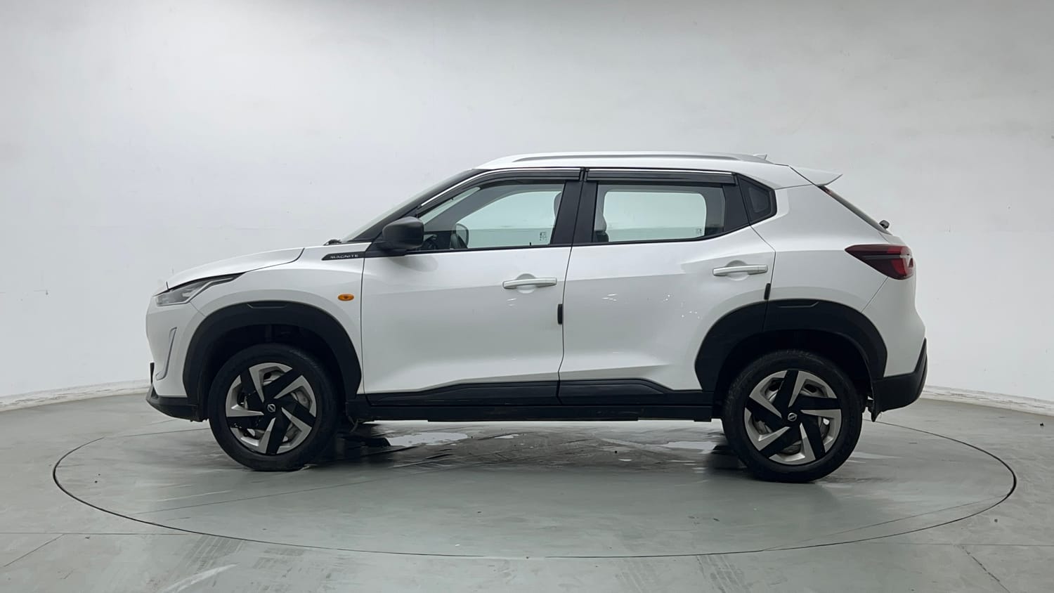 Used 2024 Nissan Magnite XE AMT Petrol Automatic exterior LEFT SIDE VIEW
