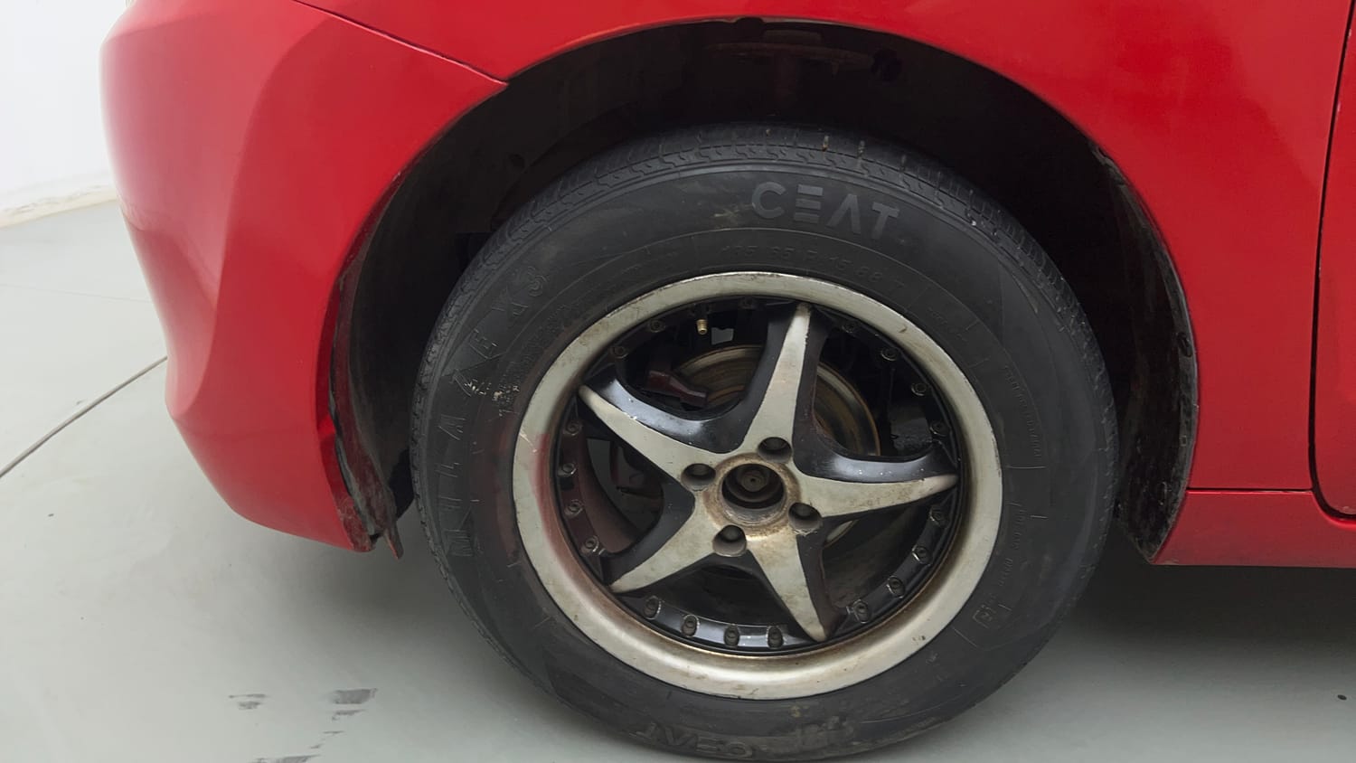 Used 2015 Maruti Suzuki Baleno Delta 1.2 Petrol Manual tyres LEFT FRONT TYRE RIM VIEW