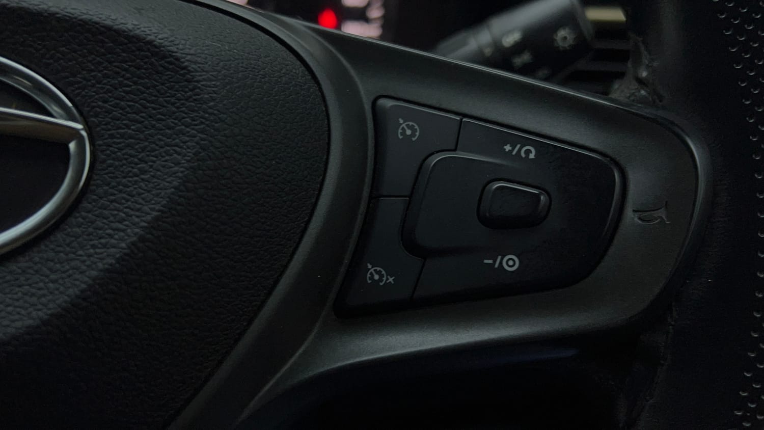 Used 2022 Tata Punch Accomplished AMT Petrol Automatic top_features Cruise control