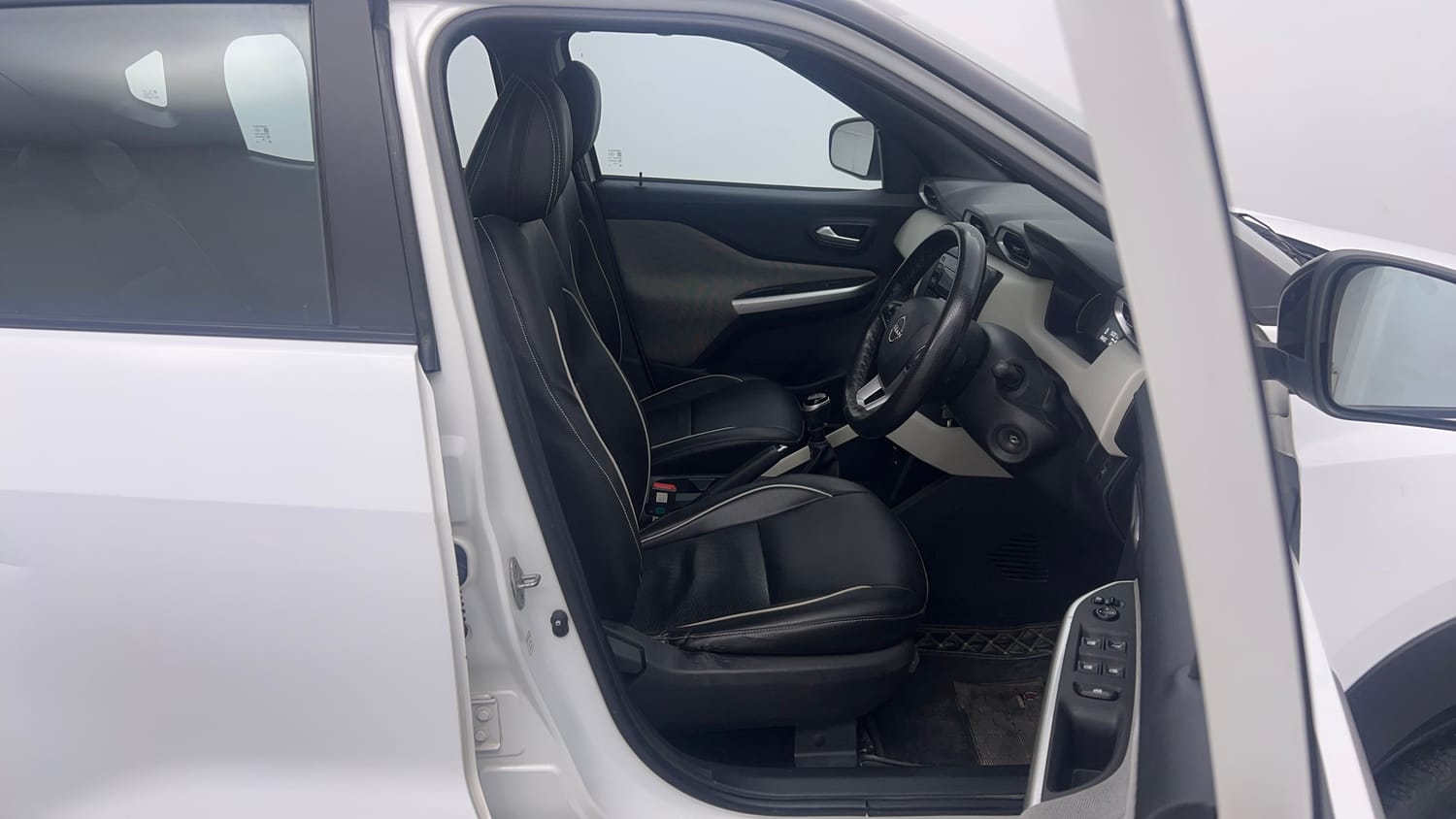 Used 2021 Nissan Magnite XL Petrol Manual interior RIGHT SIDE FRONT DOOR CABIN VIEW