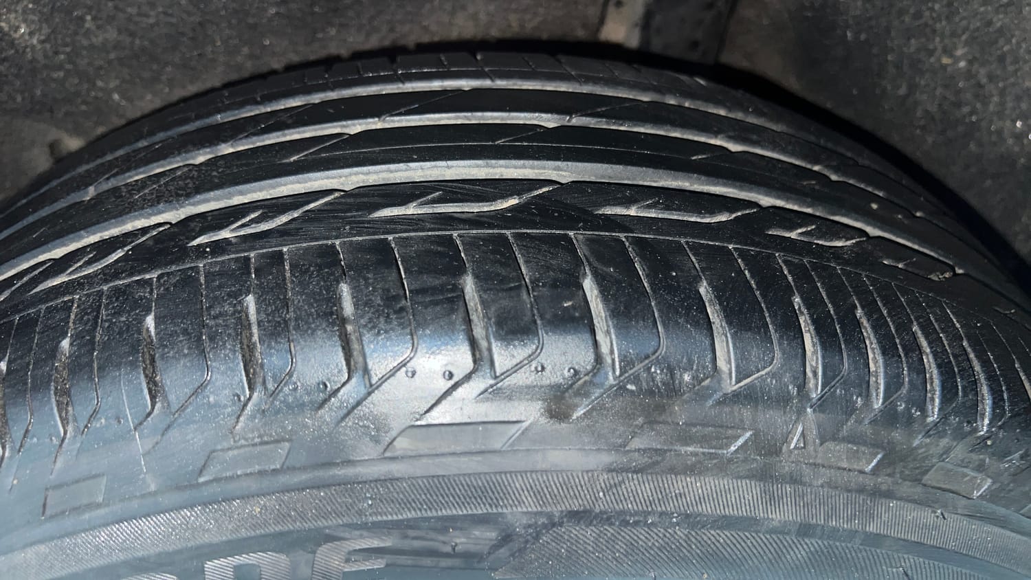 Used 2017 Ford EcoSport Trend+ 1.0L EcoBoost Petrol Manual tyres LEFT REAR TYRE TREAD VIEW