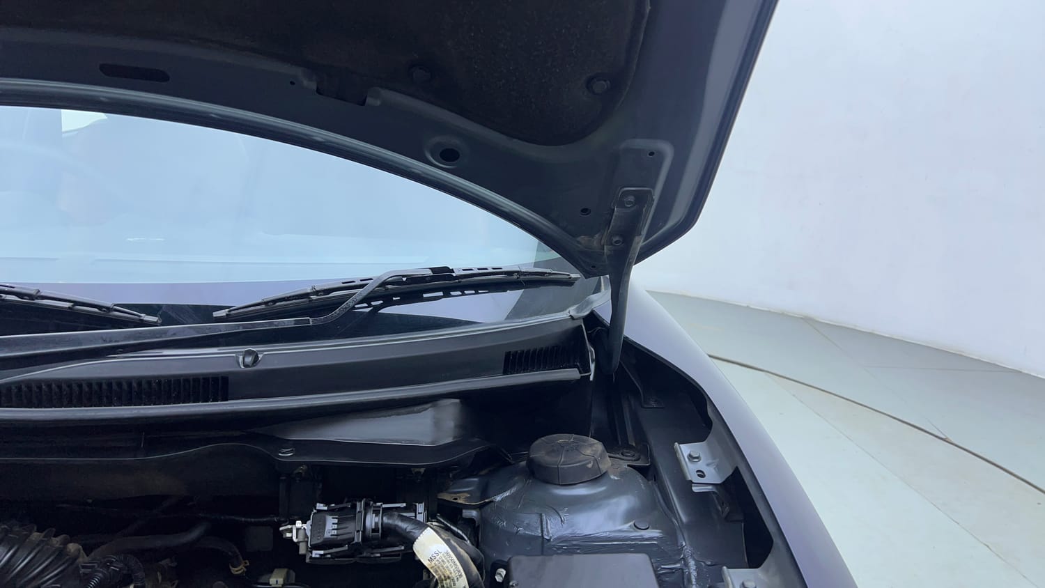 Used 2019 Maruti Suzuki Swift VXi AMT Petrol Automatic engine ENGINE LEFT SIDE HINGE & APRON VIEW
