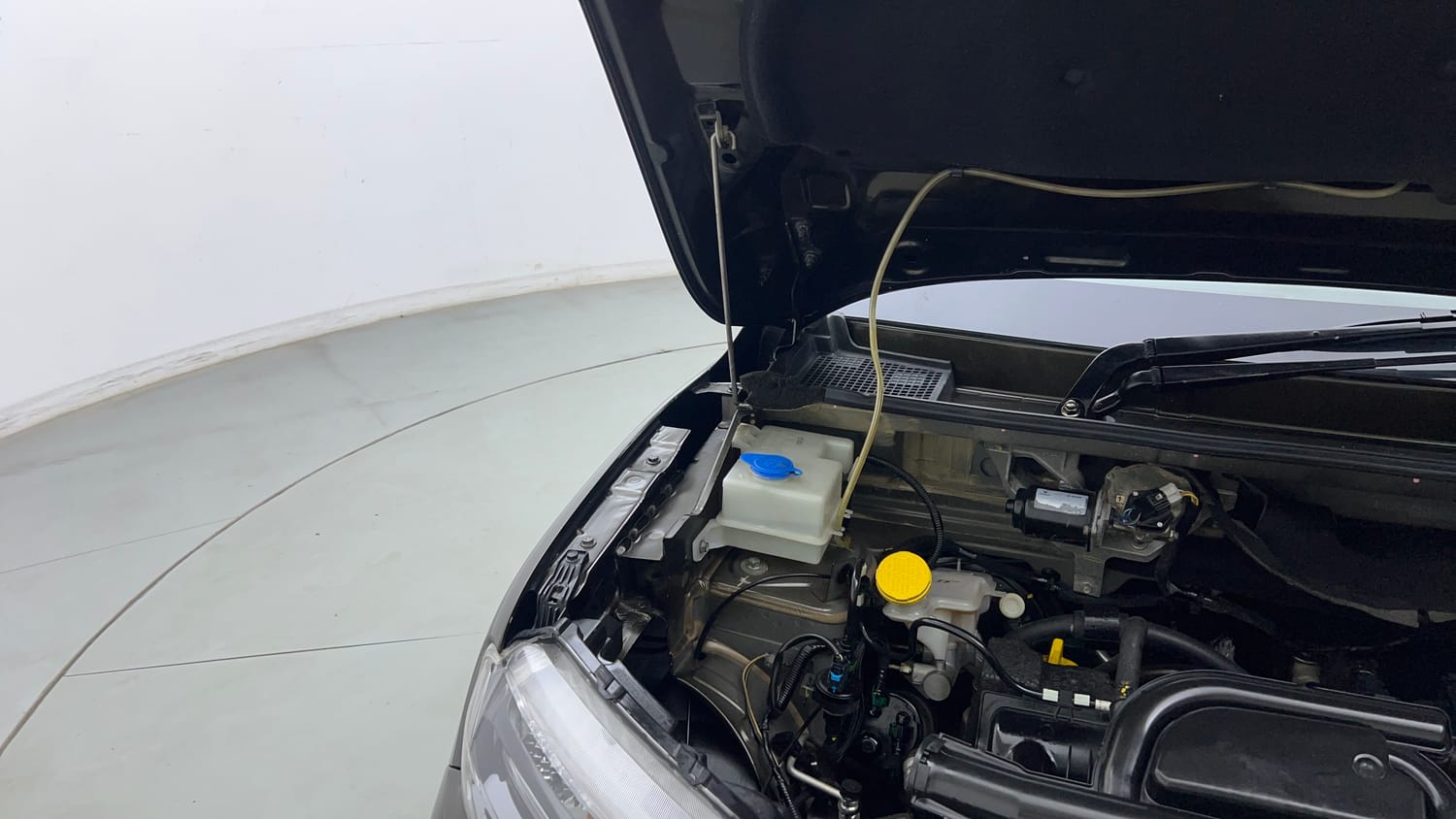 Used 2020 Renault Kwid CLIMBER 1.0 Petrol Manual engine ENGINE RIGHT SIDE HINGE & APRON VIEW