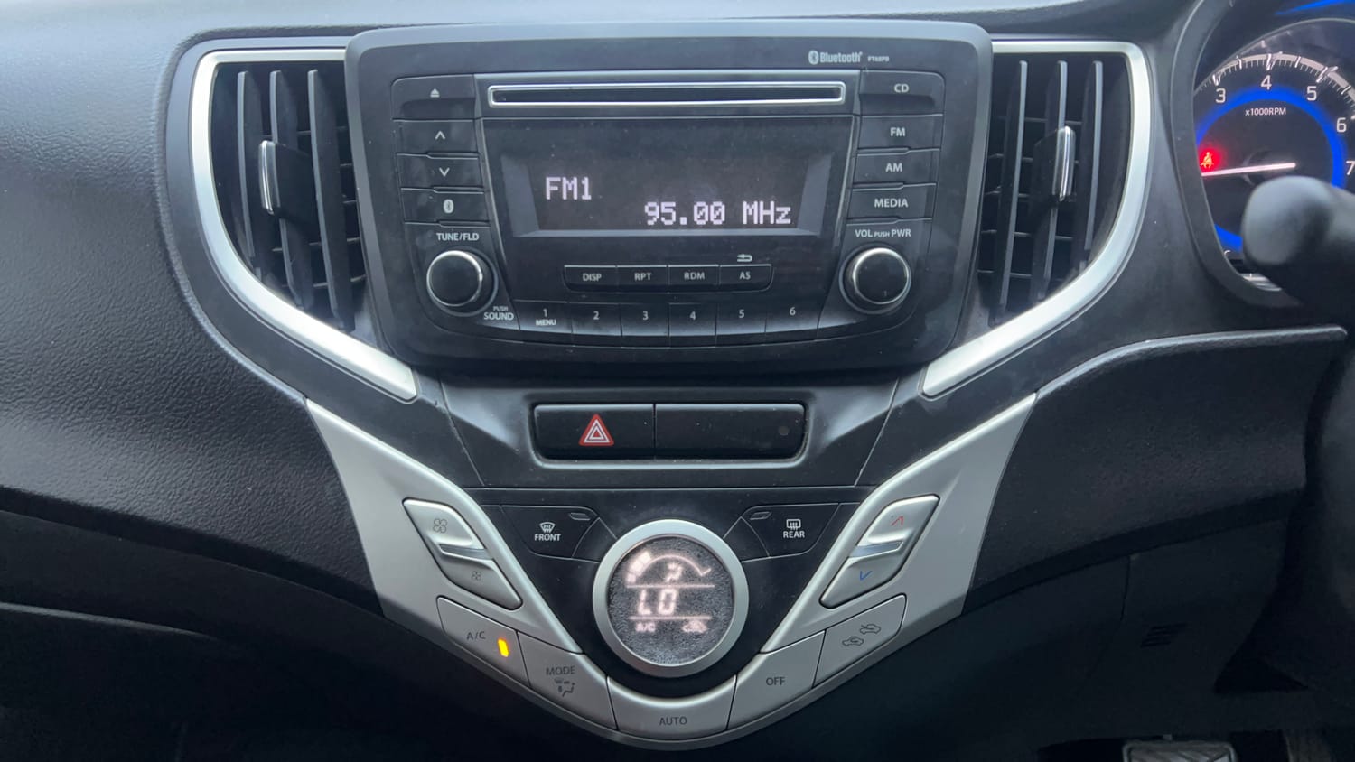 Used 2016 Maruti Suzuki Baleno Delta 1.2 AT Petrol Automatic interior MUSIC SYSTEM & AC CONTROL VIEW